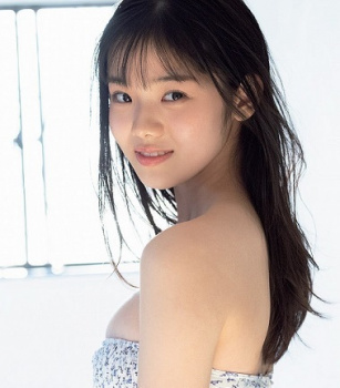 志田こはく　最新グラビア水着画像　10枚の画像