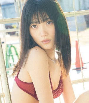 阿知波妃皇　最新グラビア水着画像　10枚の画像