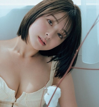 かおり　最新グラビア水着画像　14枚の画像