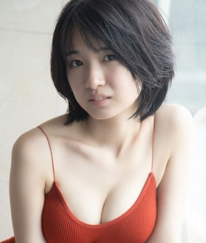 加藤結　最新グラビア水着画像　12枚の画像