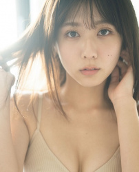 清水麻璃亜(AKB48)最新グラビア水着画像　10枚の画像