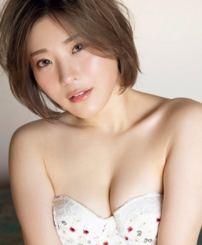 こなん　最新グラビア水着画像　18枚の画像