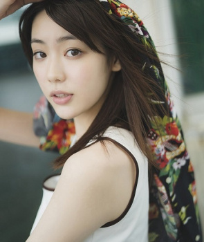 中村里帆　最新グラビア画像　19枚の画像