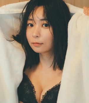 アンゴラ村長　最新グラビア水着画像　17枚の画像