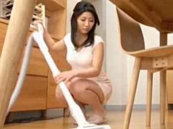 ＜人妻＞業者に扮装したレイプ魔が媚薬を塗りこんだち●ぽを巨乳妻に即ハメ！絶倫痴女化したおばさんに中出しの画像