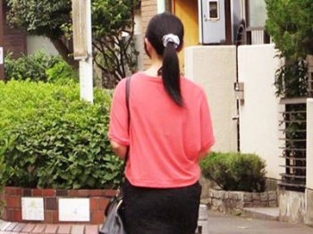 <痴漢>街行く色っぽい人妻を拉致してレイプ!嫌がる熟女妻を犯しまくって勝手にAV販売する鬼畜強姦魔の画像