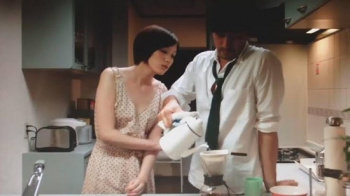 【悲報】本田翼さん、貧乳のくせに胸元が開いた服を着て恥を晒してしまう 【画像】の画像