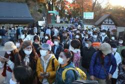 【画像】登山来てるけど人が多すぎる…の画像