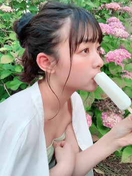 【画像】STU48メンバーさん、胸の谷間の隠し方がwwwwwの画像