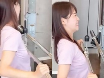 女子アナ鷲見玲奈がスポーツジムのインスタ動画でおっぱいを押し当てるの画像