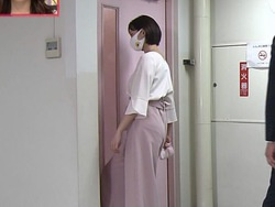 女子アナ田中瞳が女子トイレに入る瞬間にパンツの線が浮き上がってしまうの画像