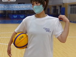 元バスケ選手の岡田麻央が汗でTシャツ濡れて乳首ポチしてしまうの画像