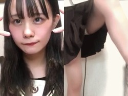 AKB48立仙愛理が生配信中にセーラー服で純白パンチラする放送事故の画像