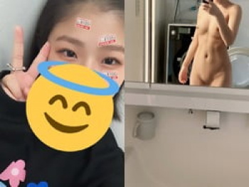 成人学生がパンツズラしてパイパンおマ●コ丸見えくぱぁ鏡撮りの画像