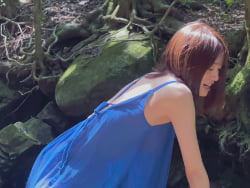 声優の伊藤美来が秋発売予定写真集メイキング動画で裸が透けてしまうの画像