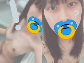 18歳女子が入浴中に可愛い顔付きの貧乳パイパン細身ヌード自撮りの画像