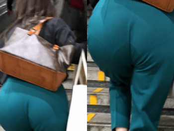 駅の階段登ってる巨尻お姉さんのパン透けを思わず盗撮してしまうの画像