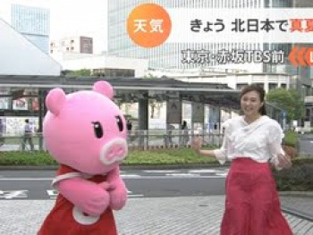 山形純菜アナ、お天気中継の強風でパンティラインになる丸見え放送事故の画像