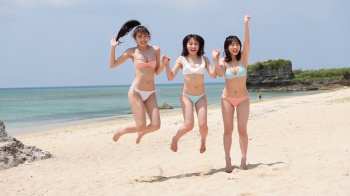 モー娘’22牧野真莉愛が水着寄せ上げしすぎて乳首ポロッと出てしまうの画像