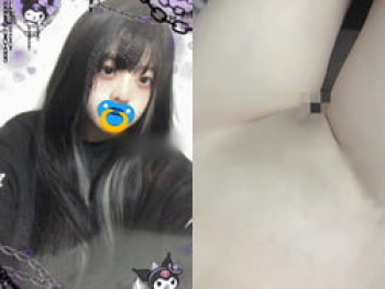 貧乳19歳現役女子大生がつるつるパイパン割れ目全裸自撮りの画像