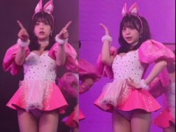 バーレスク東京の人気ダンサーもも、エロいパンツ丸出しで踊るの画像