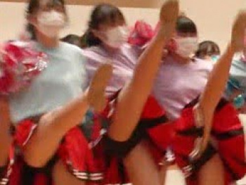 ZIP!で現役女子高生チアガールが脚上げアンスコ白ハミパンハプニングの画像