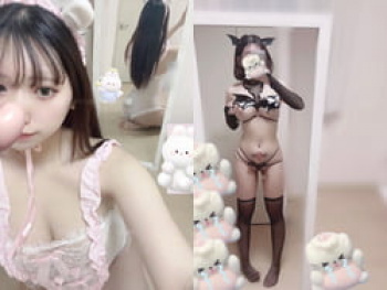 美人お姉さんがパイパン食い込みサキュバスコスチュームエロ自撮りの画像