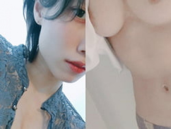 美形のお姉さんがスレンダーでスタイル抜群のおっぱいヌード自撮りの画像