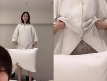 インスタライブで友人に裏切られて穿いてるパンツを公開してしまうの画像