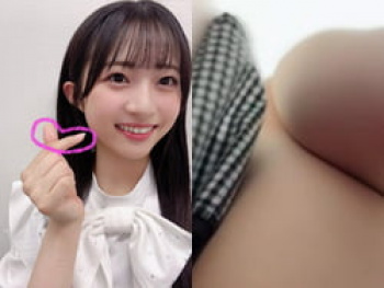 AKB48秋山由奈が生配信中にカメラ落としてパンツっぽいものが見える放送事故の画像