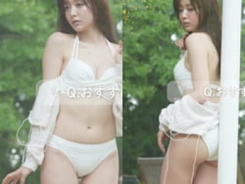 美的8月号のボディ特集で森香澄がえっちな水着お尻を披露の画像