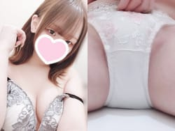 純白下着お姉さんが股間パンティー丸出しおっぱい動画自撮りの画像