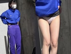 テニス部女子が外で着替えてパンツ丸見えな姿を盗撮されるの画像