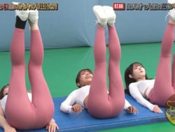 地上波番組の月ともぐらでAV女優がヨガパンツ股間割れ目を放送の画像