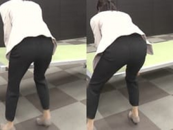 WBSトレタマで嶺百花アナがエロいお尻向けて屈んでしまうの画像