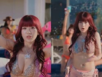 元リトグリManaka、ソロデビューMVで爆乳ハレンチビキニ解禁の画像