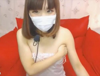 【ライブチャット】「チュチュチュッ！あっ！見えた？wめっちゃモロだねw」美乳スケベ女子大生がエロ配信！の画像