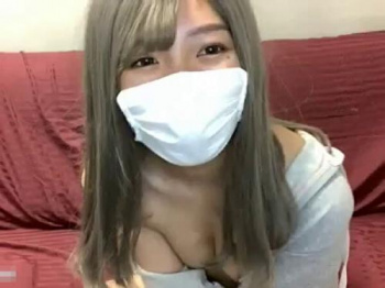 【ライブチャット】「乳首あるよwここにwめっちゃ見えてるw恥ずかしいw」美乳スケベギャルがおっぱい弄りエロ配信！の画像