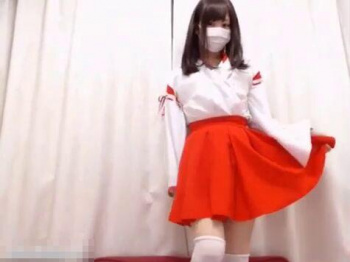 ライブチャット「谷間こんな感じです！」巫女コス美乳清楚お嬢様がエロ配信！の画像