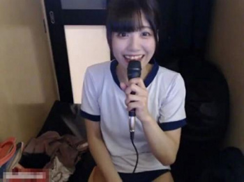 リアルネカフェで配信「下乳はないですwブルマ売りますw」体操服ブルマ美少女がリアルネットカフェでエロ配信！ライブチャットの画像