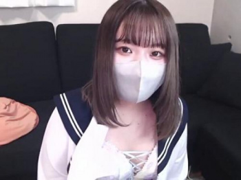 「100円玉で隠れる？余裕w」セーラー服清楚美乳お嬢様がエロ配信！ライブチャットの画像