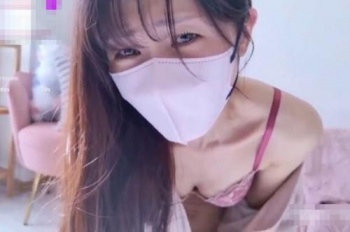 ラブンス「パンツ冷たい…あぁぁ…脱いでも…うぅぅ…いいですか？」セクシー妖艶美魔女奥様がリモバ潮吹き絶頂！ライブチャットの画像