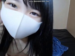 漫喫「挿れたい…んっんっ…」ドマゾ発情美少女がネカフェで乳首クリップバイブオナニー！ライブチャットの画像