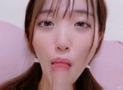 「フェラします…いくよ！ンンン…チュポチュポ…」発情淫乱美女がフェラチオ！ライブチャットの画像