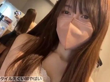 「脱がせて！顔にかけたい？パンツめっちゃ見えたwめっちゃ濡れてるのわかるw」ミニスカセクシー変態美女！ライブチャットの画像