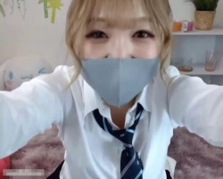 「結婚する？wオマ○コ見ていっぱいシコって！」制服ノリノリビッチギャル！ライブチャットの画像