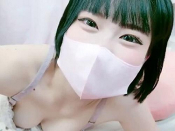 リモちゃ「ねぇ！エッチしよっ！あうぅん！あぁぁぁ！」美尻ビッチ美少女がリモちゃオナニー！ライブチャットの画像