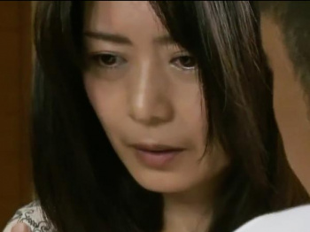 【三浦恵理子】夫との夜の営みに悩む美人熟女奥様が勤務先の巨根を持つ上司に頼み込んでセックスしてもらっちゃうの画像