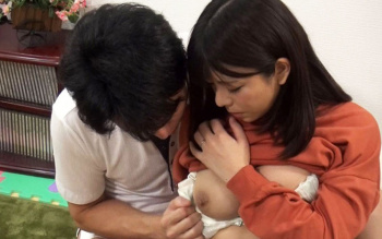 岬あずさが嫁さんに逃げられた不憫な父子家庭に同情…近所のイクメンパパさんと流されるまま濃密生中出し!の画像
